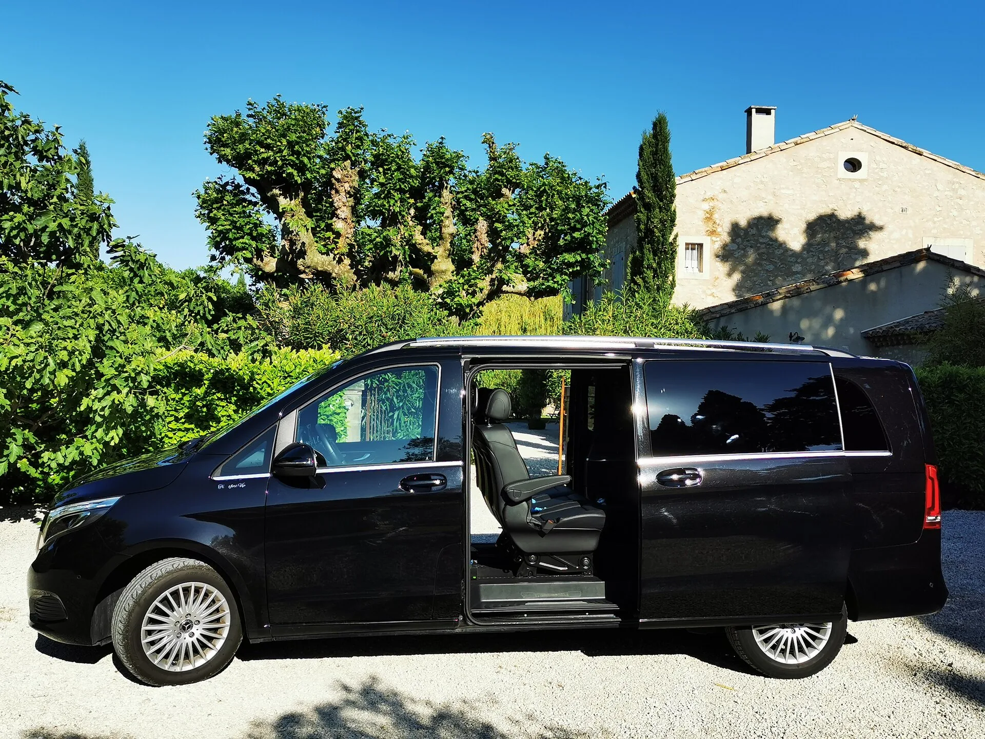 Your chauffeur-driven car hire service in Marseille is back