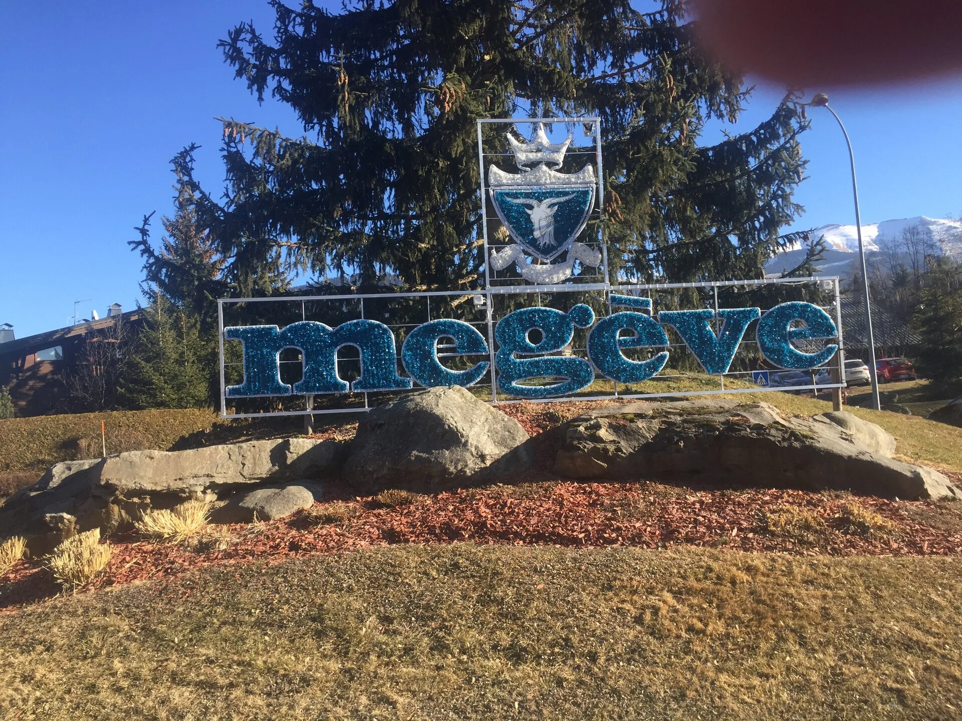 Your car with driver service in Marseille welcomes you to Megève