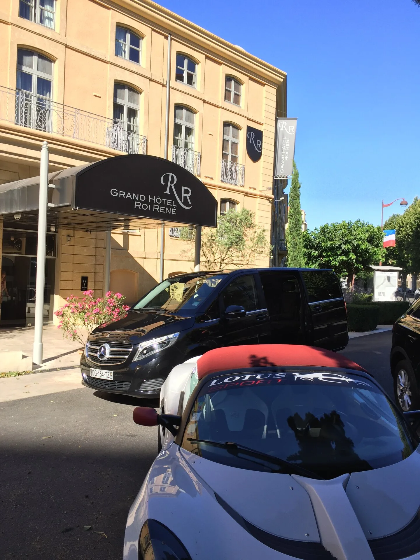Marseille Transfert VIP: Mercedes Vito with driver in Marseille